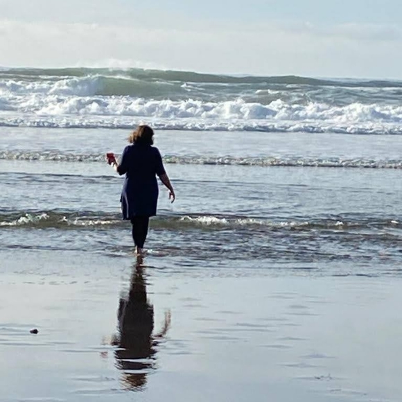 Meet your Posher, Kim - Picture 2 of 2